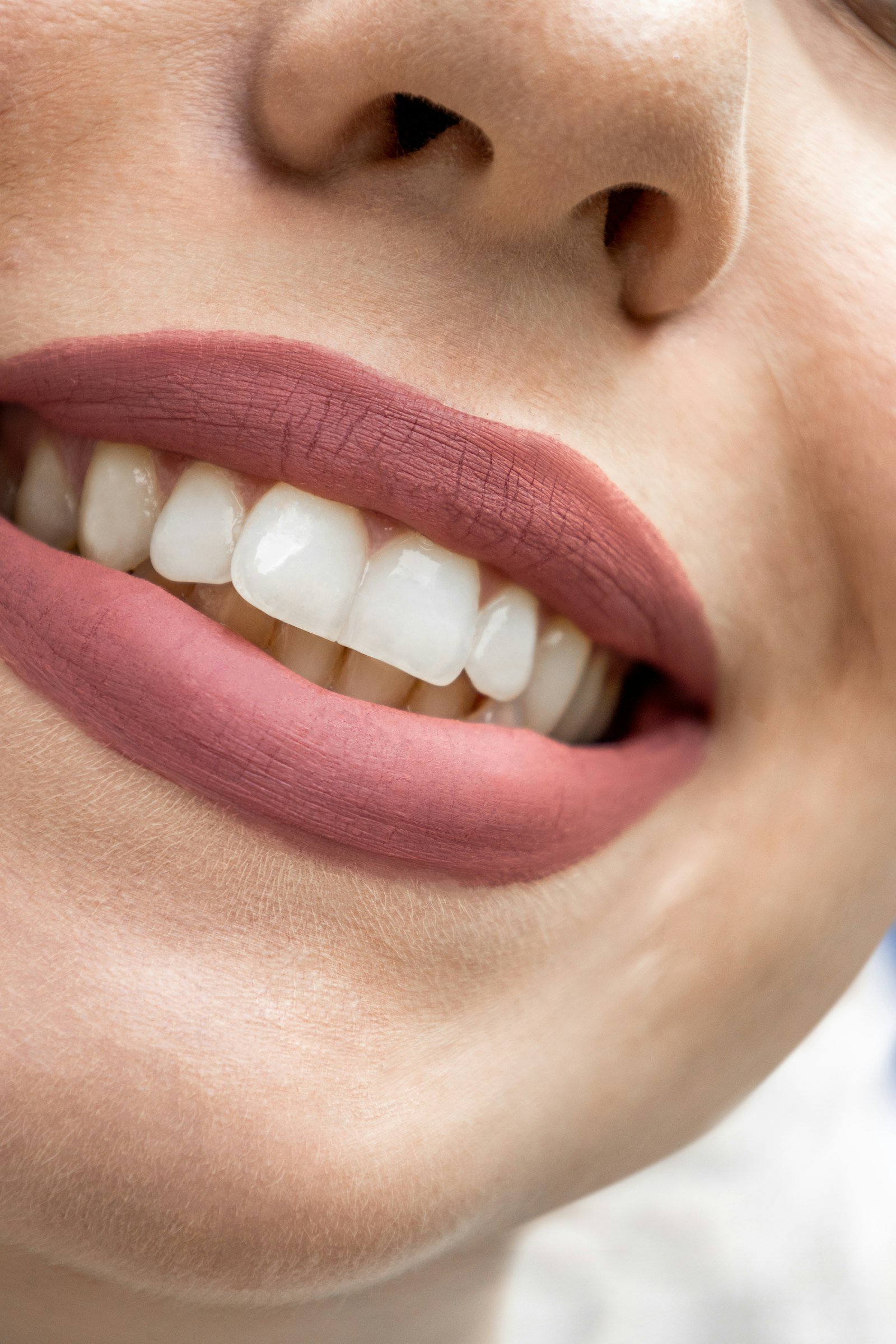 A close, natural smile highlighting refined tooth shape and colour